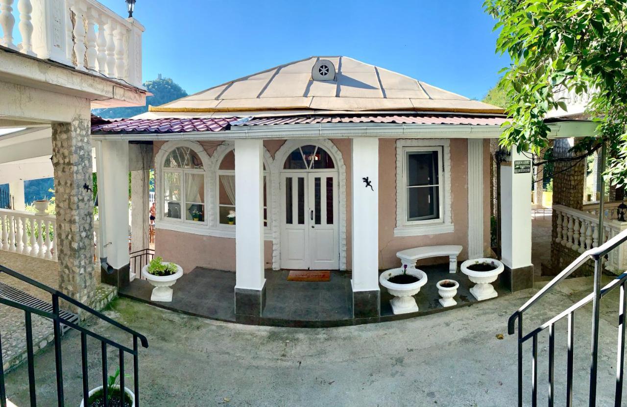 Замок Орлиное Гнездо New Athos Екстер'єр фото